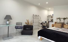 Studio Independant Dans Villa, Parking Gratuit.